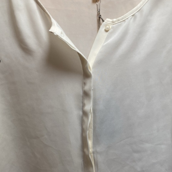 Jennifer Lopez white blouse with beaded shoulders. BNWT. - Picture 3 of 5